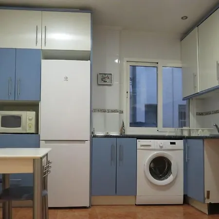 Apartmán En El Centro. Con Terraza. 3 Hab.